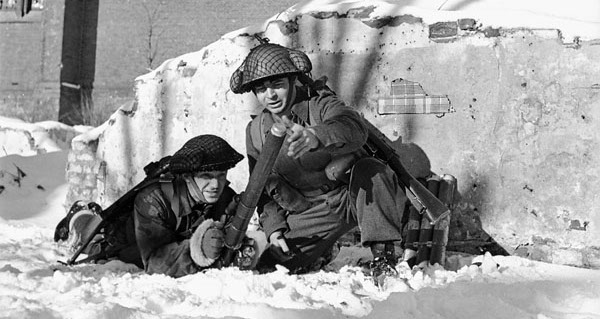 Infantrymen of 'D' Company, Régiment de Maisonneuve, firing a two-inch mortar, Cuyk, Netherlands, 23 January 1945.