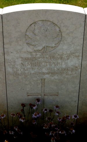 CWGC headstone for Pte Stephen Richard.